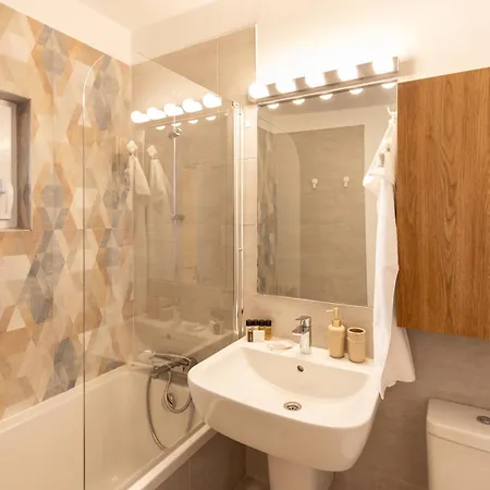 3br, 2 Bath - Ideal For Families Groups בוקרשט
