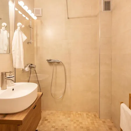 דירה 3br, 2 Bath - Ideal For Families Groups בוקרשט
