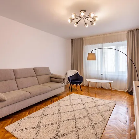 3br, 2 Bath - Ideal For Families Groups * בוקרשט